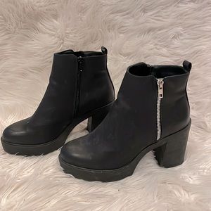 Chunky platform black with silver zipper boots. Size 8 love your sole 3.5” heel.